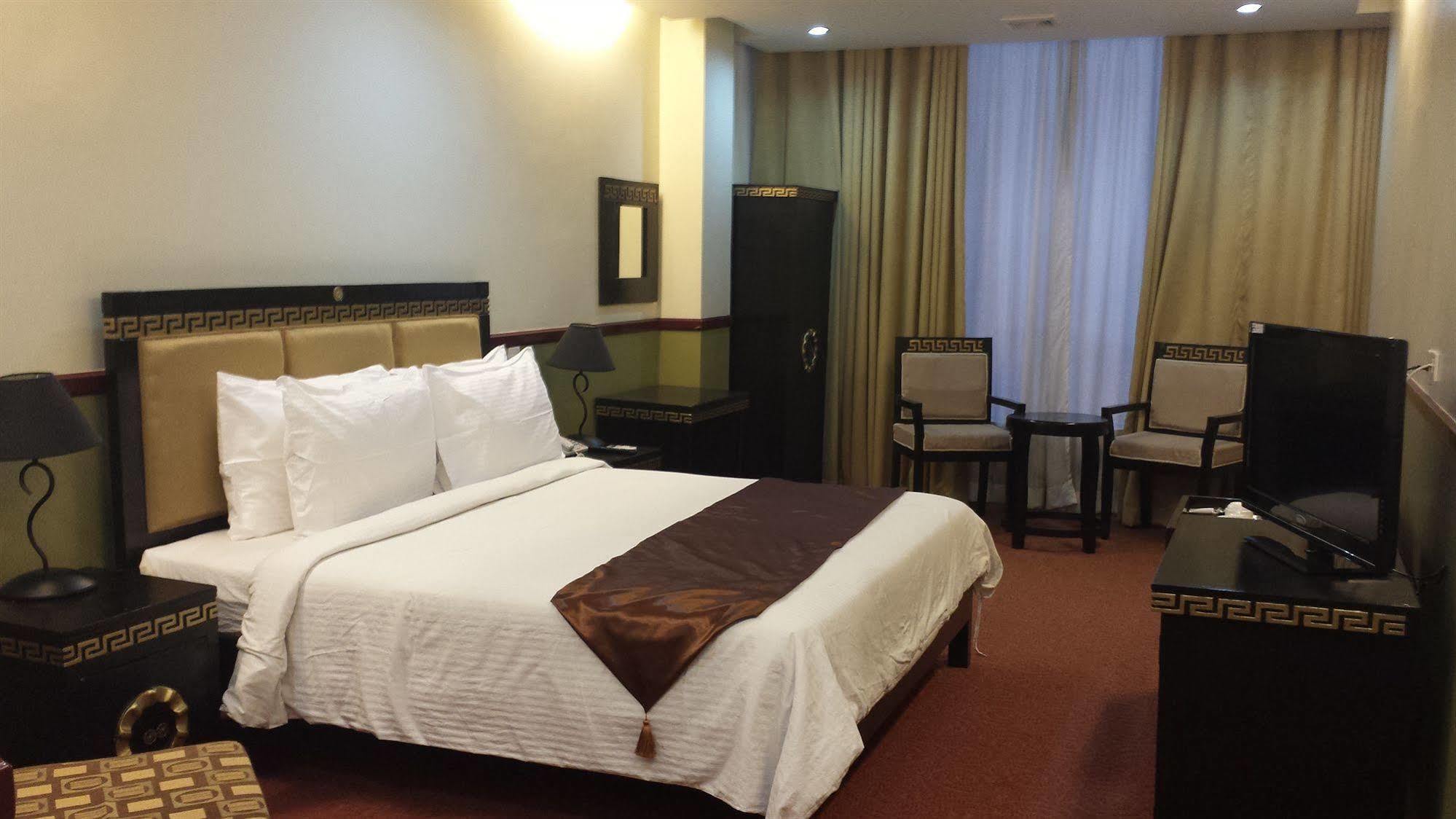 Manila Crown Palace Hotel Buitenkant foto